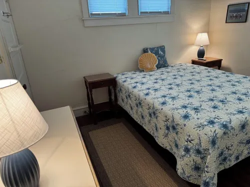 1st-floor, 4-bedroom home, 1 block from beach in Ocean City, NJ