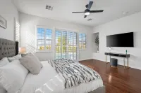 Mountain View house w/Giant SPA, Poker table, games, BBQ, lots of entertainment!