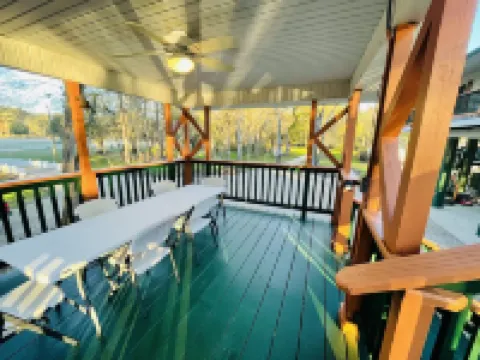 15 ACRE RIVER FRONT CABIN HOUSE ON THE SUWANNEE, WITH SPRING WALKING DISTANCE