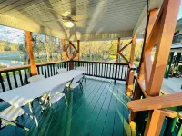 15 ACRE RIVER FRONT CABIN HOUSE ON THE SUWANNEE, WITH SPRING WALKING DISTANCE