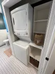 Cheerful, Newly Renovated Cottage close to Newport w/ hot tub!