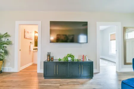 Fully Updated Bungalow Style - Close to Downtown Отели рядом с достопримечательностью «The Keeper of the Plains»