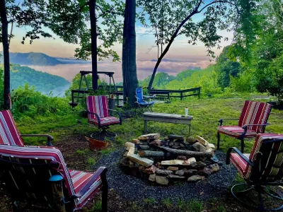 Amazing View Smokey Mountains view Отели рядом с достопримечательностью «Santa's Land Fun Park & Zoo»