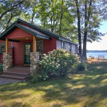 Charming 2-bedroom Hayward Cabin on Lac Courte Oreilles