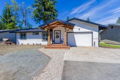 A serene, blissful home w/ a spacious backyard Hotels near Chapel by the Lake