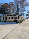 DOCKTAILS CABANA! Lake Front! HUGE outdoor space! Hotels near Boondocks Adventure Farm