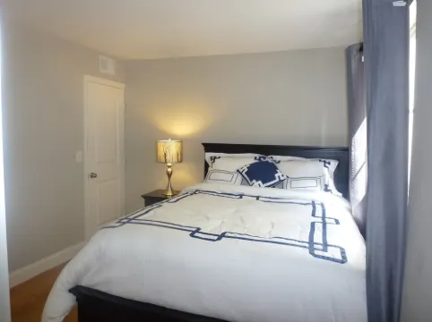 2.5 Miles to Disneyland Luxury 2,850 sq. ft. NEW HEATED POOL/SPA  REG2015-00090