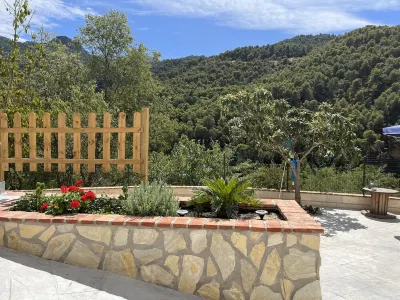 RURAL HOUSE JUAN'S SIERRA CAZORLA SEGURA AND LAS VILLAS 21 € per person / night Fuente De Los Cerezos附近的飯店