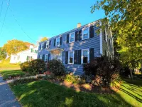 In-Town Kennebunk - walk to mult cafes/restaurants/shops! Beaches 6 mins away!