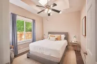 Bright & Cozy Best Tower District Location Hotels near Deran Koligian Stadium