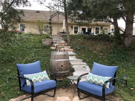 Lux Vineyard Escapes-Romantic Guest Suite