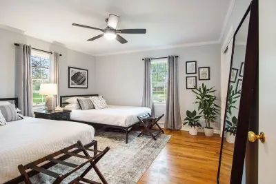 Stylish Home Less than a Mile from Notre Dame! Perfect for Entertaining!