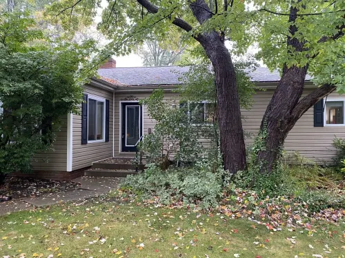 5 miles to Cuyhoga  National Park & Blossom Music Center