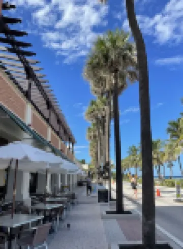 LW Historic District. 1.5 mi to Beach. Pet Friendly!