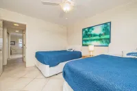 Coquina B103- Steps to the Beach & Pool
