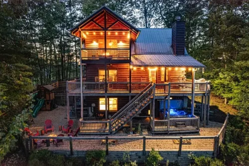 Family Friendly - Secluded Cabin - 3 Bedrooms - Playground - Jacuzzi - Game Room