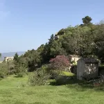 Family farmhouse in the heart of the Luberon Hoteles en Bonnieux