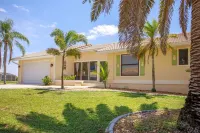 Burnt Store Isles Golf Home, W/Hot Tub/King Bed/Fast WIFI/Unbeatable Location