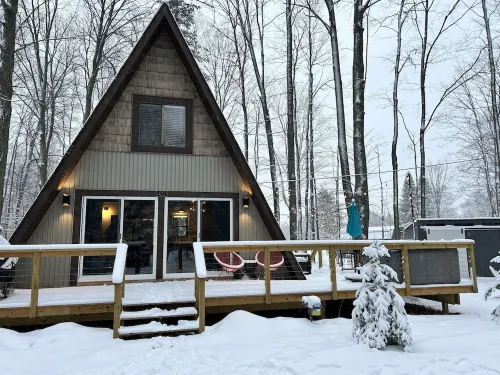 Mcm A-Frame: Hot Tub; Lake; Fall Colors; Fireplace; Nature; Cozy; Kayaks