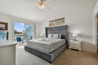 Escape to our charming 3B/2B condo near Disney! with backyard lake view - Scenic
