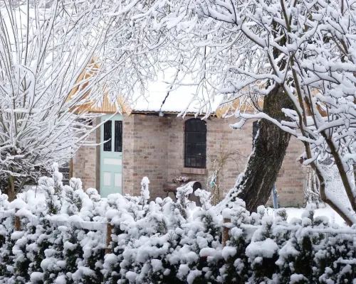 Lovingly modernized, exclusive apartment in a historic farmhouse Hotels in Görisried