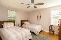 Withlacoochee River House on the main channel w/ kayaks, bikes, canoes