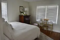 Perfect Notre Dame House Located Two Blocks from Eddy Street Commons and campus!