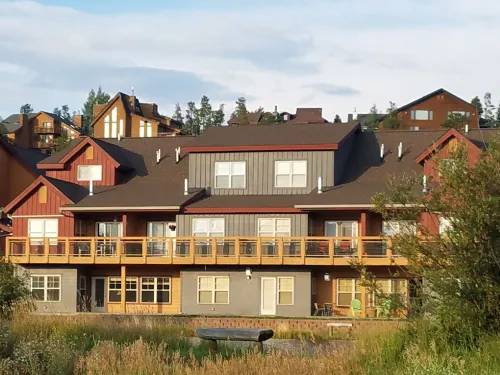 Beautiful Spacious Condo.