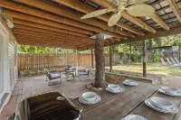 Fall Sale! Pool, Pets, Near DT, Quiet, Games!