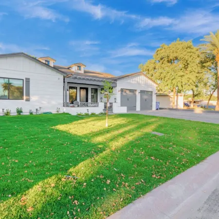 Arcadia/Biltmore 2023 Build - Heated Pool - 4 bedroom 4.5 bath - PRIME LOCATION