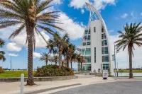 POOLSIDE PARADISE 2/2 OCEANFRONT COMPLEX STEPS TO THE BEACH - SLEEPS 6