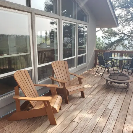 Falcon Ridge Chalet-Woodland Park: WiFi & Views, Deck and Views of Pikes Peak