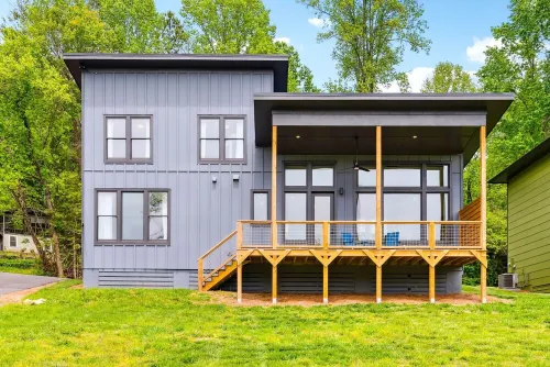 Newly Built Alpine Cabin 2023 - Mountain Views + Walk to Town - Hot Tub