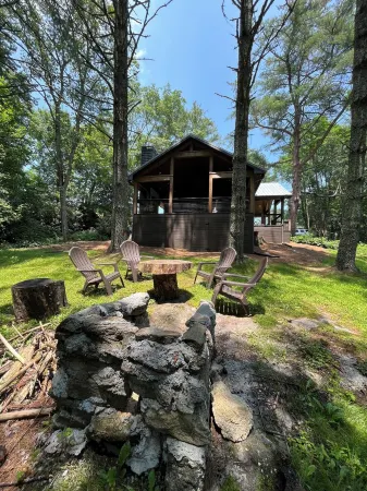 Relaxing Bright Mountain Getaway w/ Hot tub - Newly Renovated Cashiers Area Home