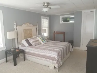 Cozy Carriage House on Spring Bayou Các khách sạn gần New Beginning Oneness Center