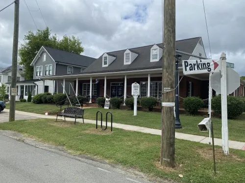 In the Village Of Powhatan- walking distance to owners restaurant فنادق في Powhatan County