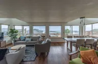 Tranquil ocean view, walk to beach, king suite