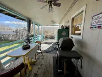 Middle of town lodge style cottage