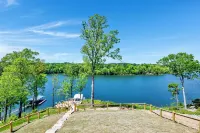 Emerald Escape @ Lewis Smith Lake. Luxury lake getaway with panoramic views!