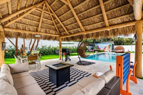 Private Beach Access-Heated Pool-TikiHut-Grill