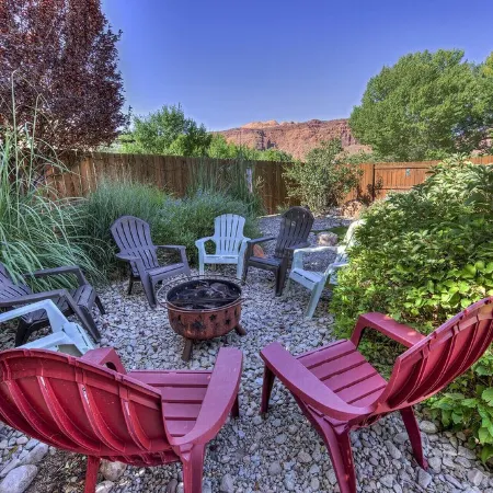 Casa de Zia-Downtown, Hot Tub, Fireplace, Indoor Pool, Sleeps 9