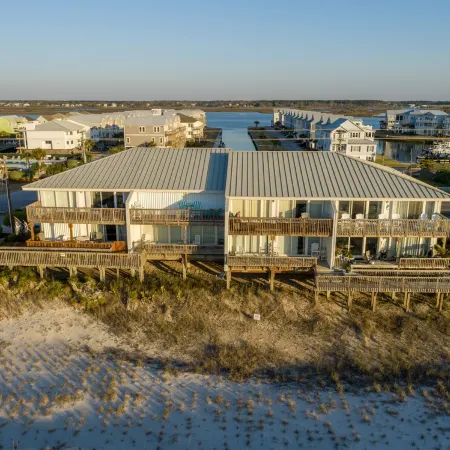 Oceanfront Queen's Grant Condo "Tide-the-Knot" with Breathtaking Ocean Views!