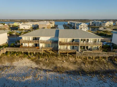 Oceanfront Queen's Grant Condo "Tide-the-Knot" with Breathtaking Ocean Views!
