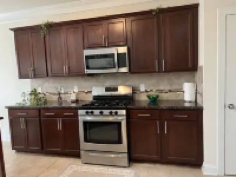 🍀 Exceptional Fully Equipped Spacious Home 1 King & 2 Queen BRs