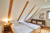 Thatched roof fisherman's house - Vorpommersche Boddenlandschaft National Park - Baltic Sea Hotels in Ummanz