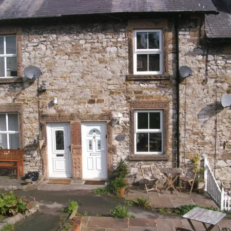 Bakewell  Stone Cottage/Sleeps 4/Log Burning Stove/Parking /2 Bathrooms/ WiFi