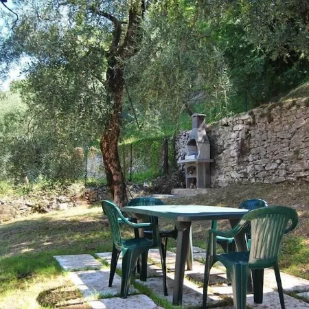 Large and bright apartment, parking and terrace overlooking the lake