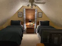 Mountain Song Log Cabin /Starlink Wifi, Trout Stream🐟, Near I-77 & BR Parkway🌄