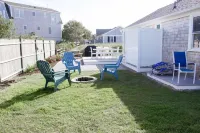 Walk to beach, great yard, central air, sleeps 6 + loft Hotels near Cuffy's