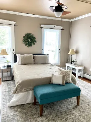 Cute & Cozy-Historic & Vibrant Capitol Downtown-private 2 brm apartment Hotels near Wesley United Methodist Church, Concord, NH